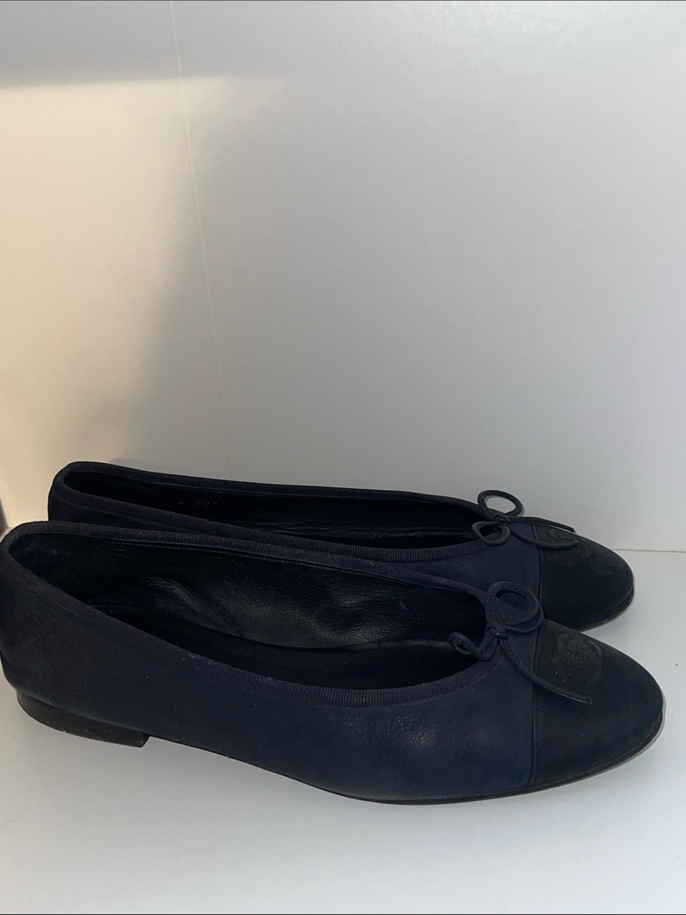 CHANEL Navy Leather Ballet Flats with Bow - Picture 5 of 16